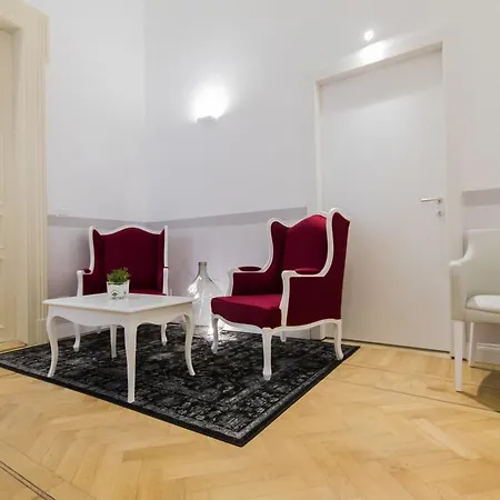 Residenza Degli Artisti 4*